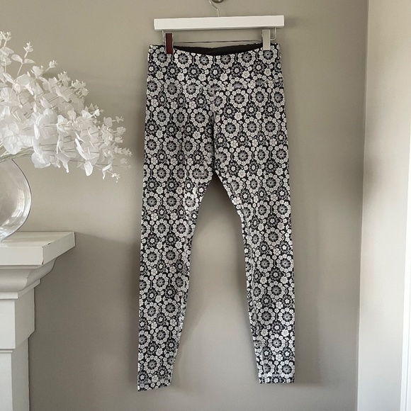 Lululemon Wunder Under Pant -- Twiggy Printed Nimbus / Soot Light - Picture 5 of 8